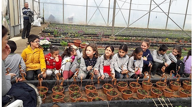 'Toprakla tanış bitkiyi sev' projesi sayesinde ilk kez fidanla tanıştılar