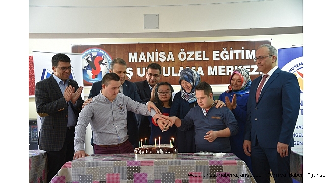 Başkan Çerçi özel öğrencilerle birlikte deney yaptı