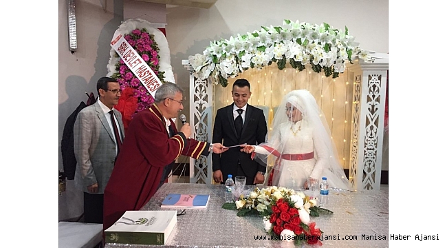 Genç çiftin nikahını Başkan Yaralı kıydı
