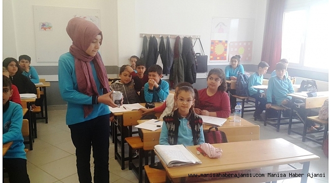 İmam hatipli öğrenciler harçlıklarını Mehmetçik'e gönderdi