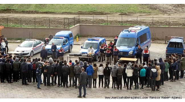 Jandarmadan lise öğrencilerine trafik eğitimi