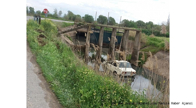 Manisa&#039;da otomobil sulama kanalına uçtu: 2 yaralı