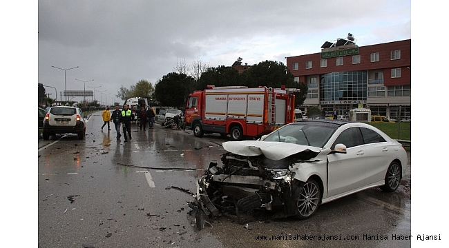 Manisa&#039;da zincirleme trafik kazası: 6 yaralı