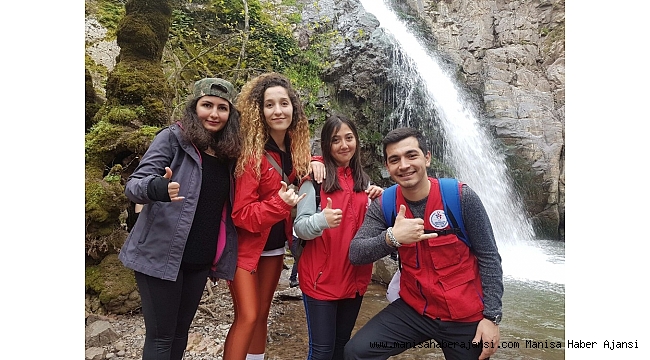 Manisalı gençler 'Hayat doğada' dedi Türkmen Şelalesine yürüdü