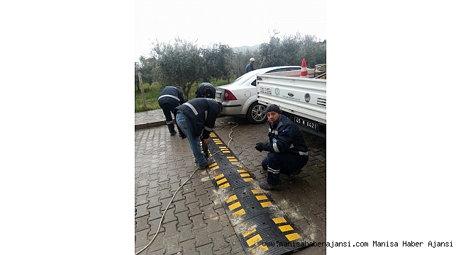 Öğrencilerin güvenliği için kasis ve levhalar yerleştirildi