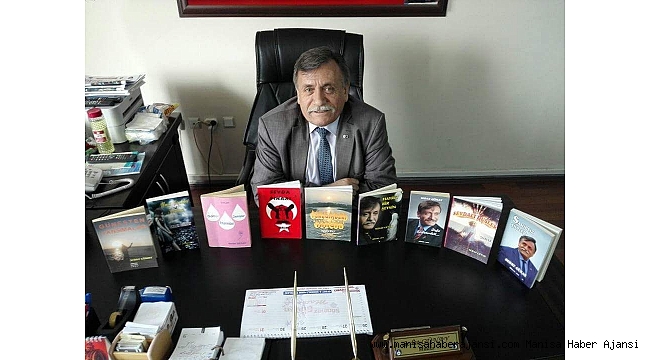 Okul müdürü, 9&#039;uncu şiir kitabını çıkardı