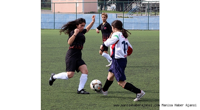 Okullar arası futbol grup müsabakaları Manisa'da başladı