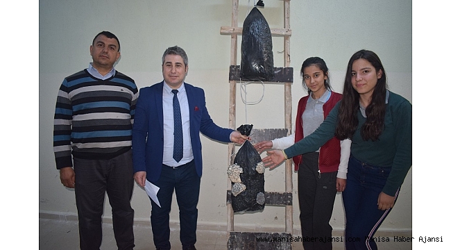 Okulun bodrum katında mantar yetiştirdiler