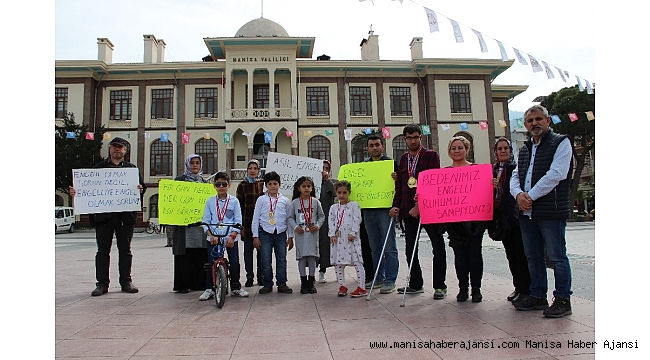 Şampiyon engelli yüzücüler antrenörsüz kaldı