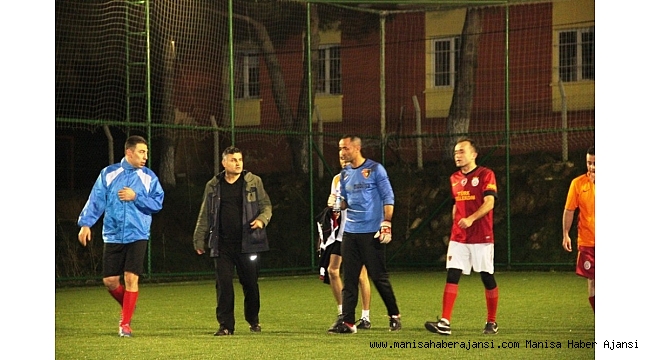 Sarıgöl protokolü sahada gençlerle buluşuyor