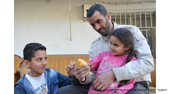 Savaşın izlerini kanaryalarla siliyor