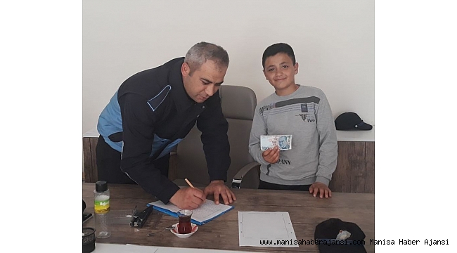 Selendi'de ortaokul öğrencisinden örnek davranış