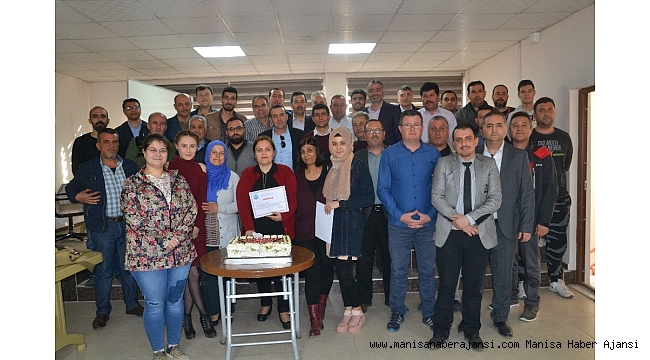 Sertifikalarını pasta keserek kutladılar