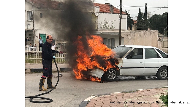 Seyir halindeki otomobil alev alev yandı