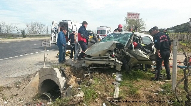 Yoldan çıkan otomobil menfeze çarptı: 2 yaralı