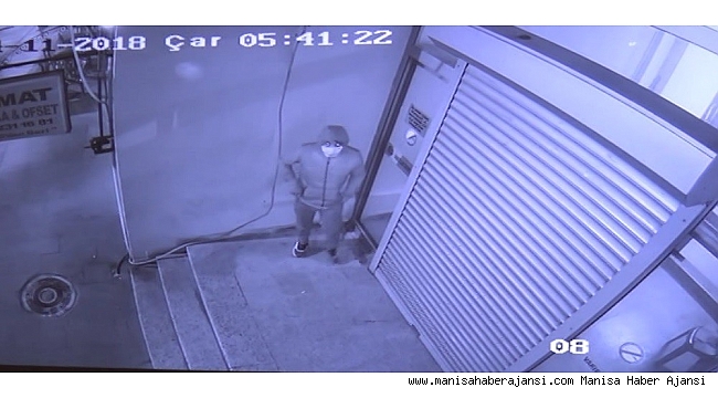 İş hanındaki 4 iş yerine hırsız girdi