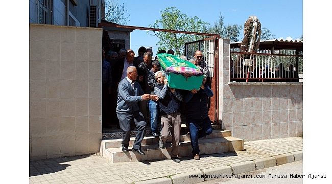 Kamyonetin altında can veren kadın son yolculuğuna uğurlandı