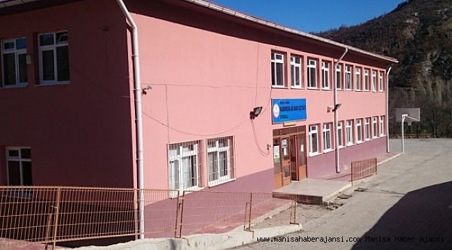 Koridora dökülen temizleyici 21 öğrenciyi hastanelik etti