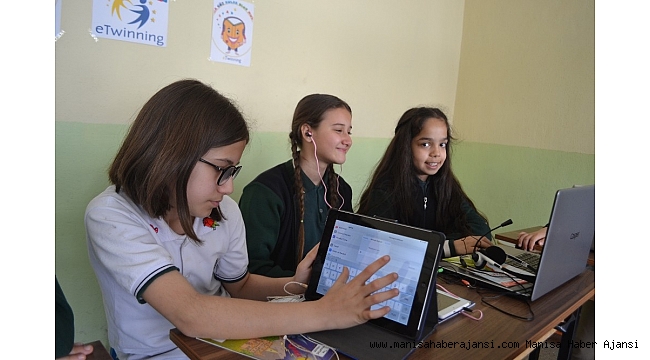 Manisalı öğrenciler arkadaşlarına göz kulak oluyor