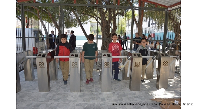 Okul kapısına 70 bin TL&#039;lik akıllı turnike sistemi