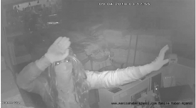 Peruk takıp göbek ata ata soydu