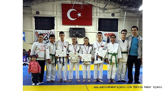 Salihlili judocular Çorum&#039;dan madalyalarla döndü