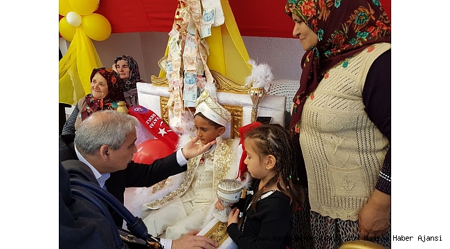 Vali Güvençer ve eşi şehit oğlunun sünnetine katıldı