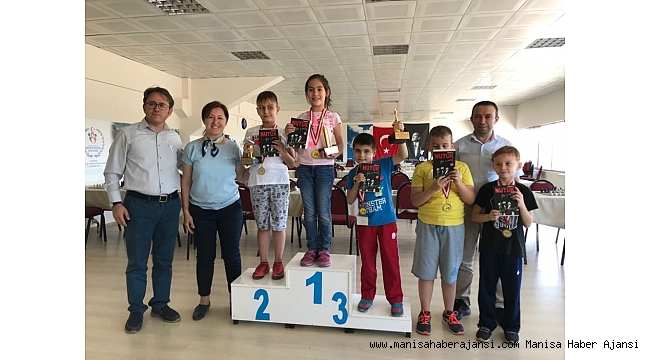 134 sporcunun katıldığı satranç turnuvası sona erdi