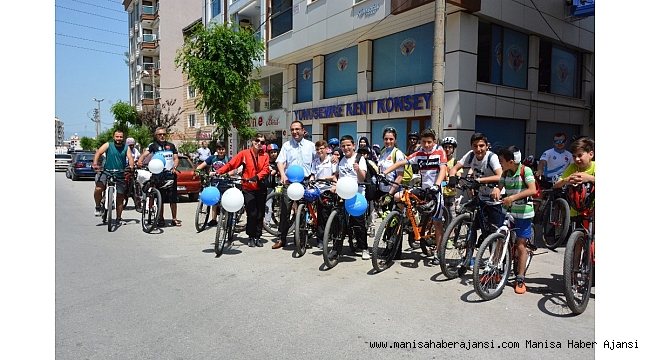 Astıma dikkat çekmek için pedal çevirdiler