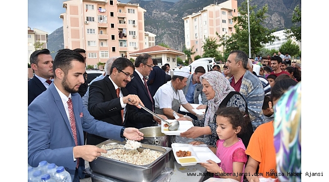 Başkan Çelik iftarını Adnan Menderes Mahallesinde açtı