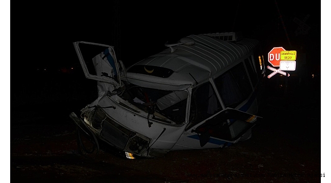 Bu kadarına pes, demiryoluna minibüsü bırakıp kaçtılar