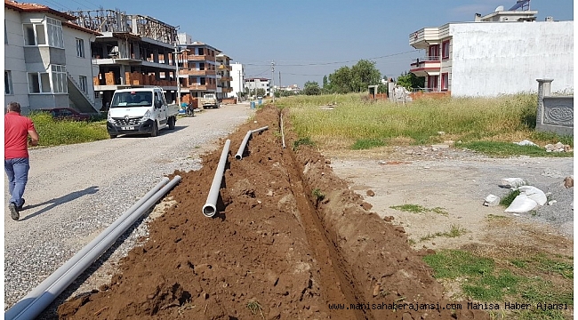 İçme suyu hattından 3 metrelik ağaç kökü çıktı