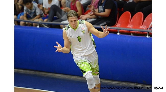 Manisa BBSK'nin dev adamları sahadan galip ayrıldı