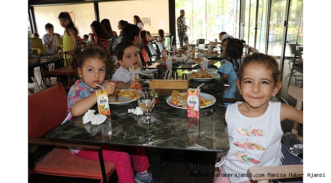 Minik öğrenciler Anneler Gününü kutladı