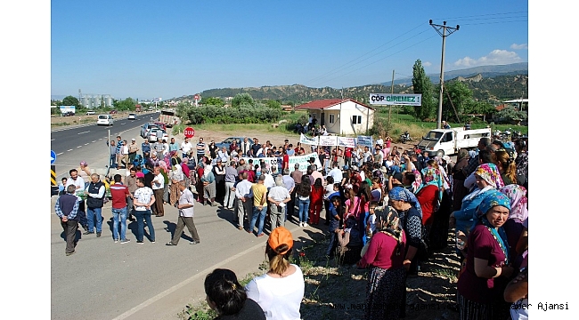 Salihli'de mahalle sakinlerinden çöp eylemi