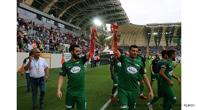 T.M. Akhisarspor'dan taraftarının önünde şampiyonluk turu