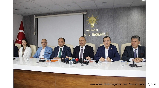 AK Parti'li vekillerden basın toplantısı