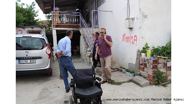 Akülü aracı arızalanan gencin imdadına Özdağ yetişti
