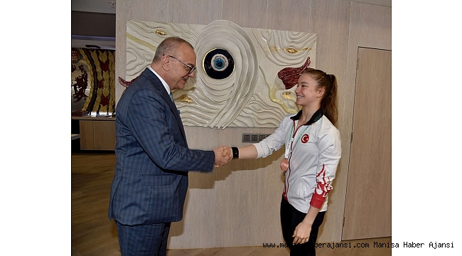 Başkan Ergün altın kız Ayşe Begüm&#039;ü ağırladı