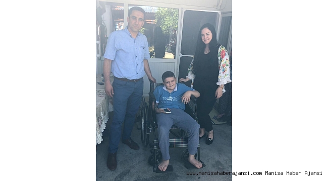 Başkan Yaralı'dan engelli çocuğa tekerlekli sandalye