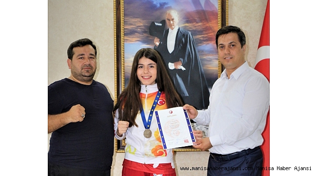 İl Müdürü Öztürk, Avrupa ikincisini ödüllendirdi