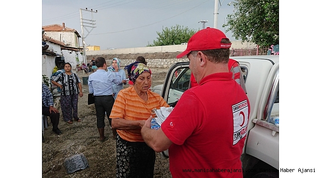 Kızılay'dan sel mağdurlarına yardım