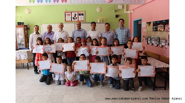 Kula&#039;da 7 bin 132 öğrenci karne aldı