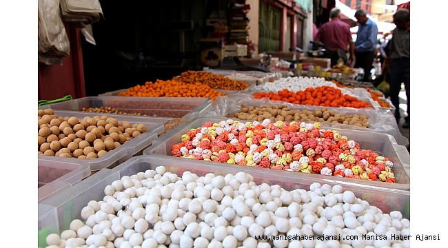 Kula&#039;da bayram şekerleri raflarda yerini aldı