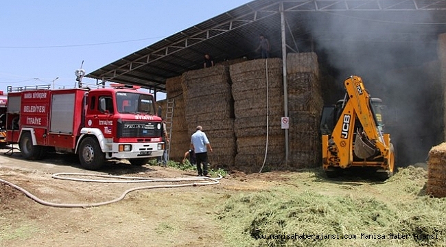 Manisa&#039;da 200 balya saman küle döndü