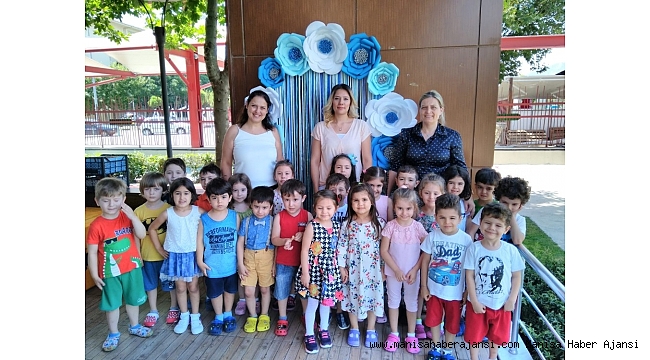 Mezuniyet coşkusunu ve ayrılık üzüntüsünü birlikte yaşadılar