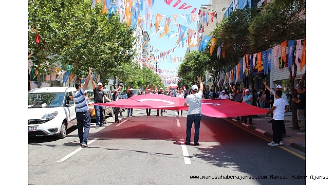 MHP&#039;den AK Parti&#039;ye bayrak jesti