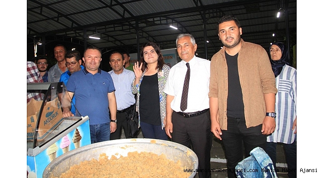 Sarıgöl'de AK Parti'den seçmene dondurma ve helvalı teşekkür