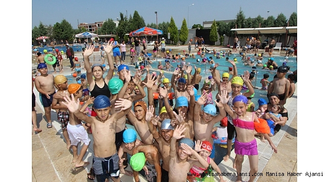 Saruhanlı Belediyesinden öğrencilere ücretsiz havuz
