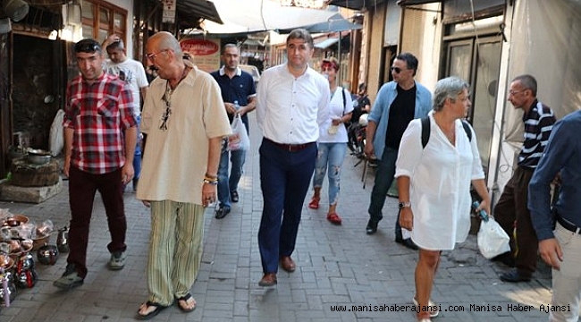 Ünlü Modacı Cemil İpekçi, Kula’yı Keşfetti